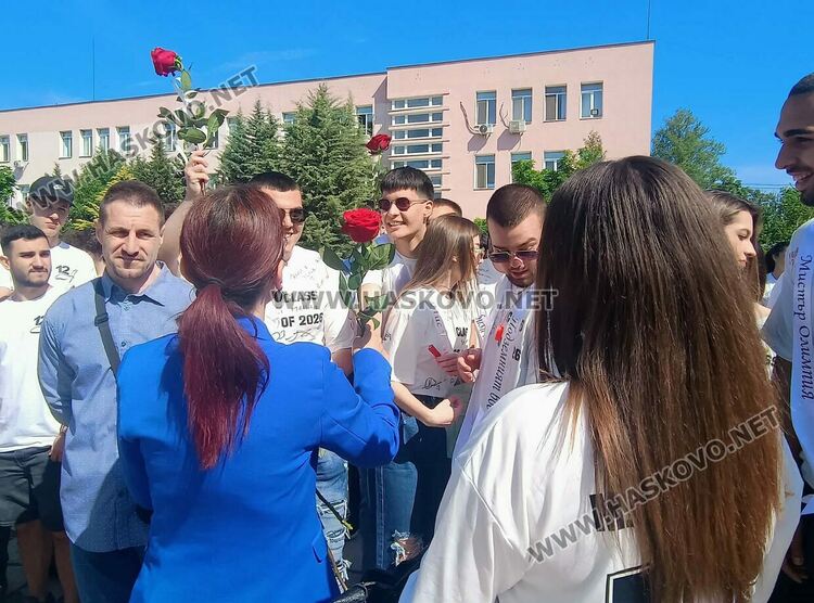 ПГДС &bdquo;Цар Иван Асен II&ldquo; в Хасково изпрати Випуск 2026 с емоционално тържество и много награди