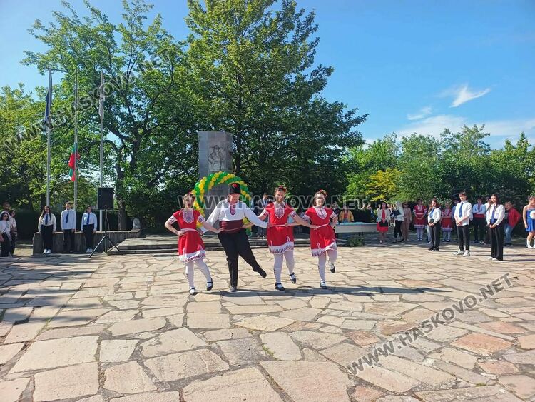 ПГДС &bdquo;Цар Иван Асен II&ldquo; в Хасково изпрати Випуск 2026 с емоционално тържество и много награди