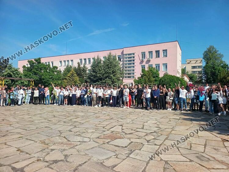 ПГДС &bdquo;Цар Иван Асен II&ldquo; в Хасково изпрати Випуск 2026 с емоционално тържество и много награди