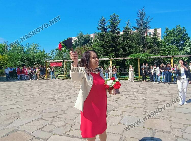 ПГДС &bdquo;Цар Иван Асен II&ldquo; в Хасково изпрати Випуск 2026 с емоционално тържество и много награди