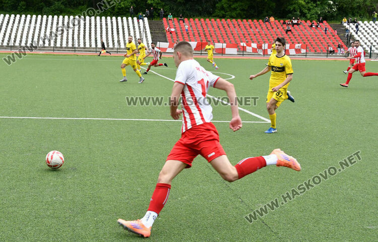 ФК &bdquo;Хасково&ldquo; вдигна шампионската купа