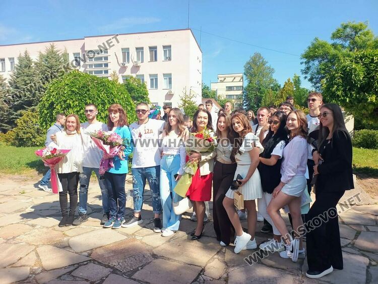 ПГДС &bdquo;Цар Иван Асен II&ldquo; в Хасково изпрати Випуск 2026 с емоционално тържество и много награди