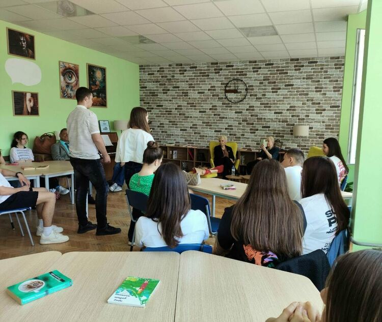 Писателката Катерина Хапсали гостува в ЕГ &bdquo;Проф. д-р Асен Златаров&ldquo;&nbsp;&ndash; Хасково