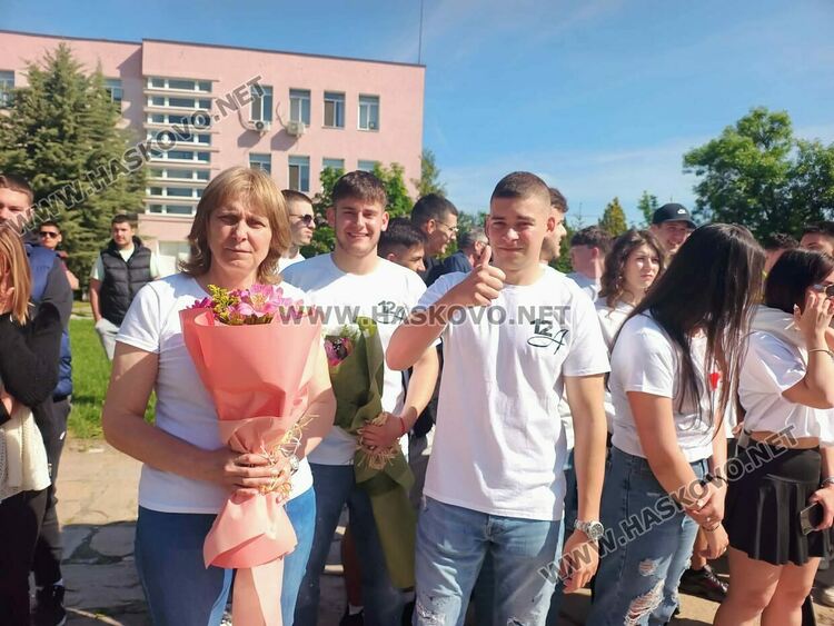 ПГДС &bdquo;Цар Иван Асен II&ldquo; в Хасково изпрати Випуск 2026 с емоционално тържество и много награди
