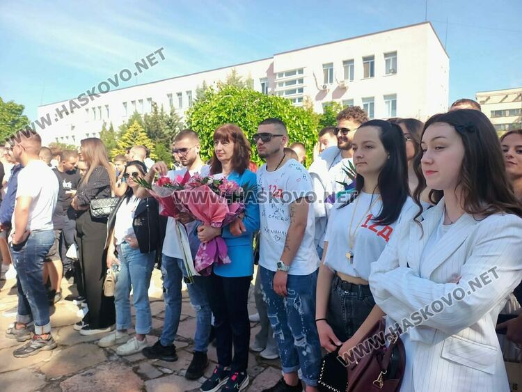 ПГДС &bdquo;Цар Иван Асен II&ldquo; в Хасково изпрати Випуск 2026 с емоционално тържество и много награди