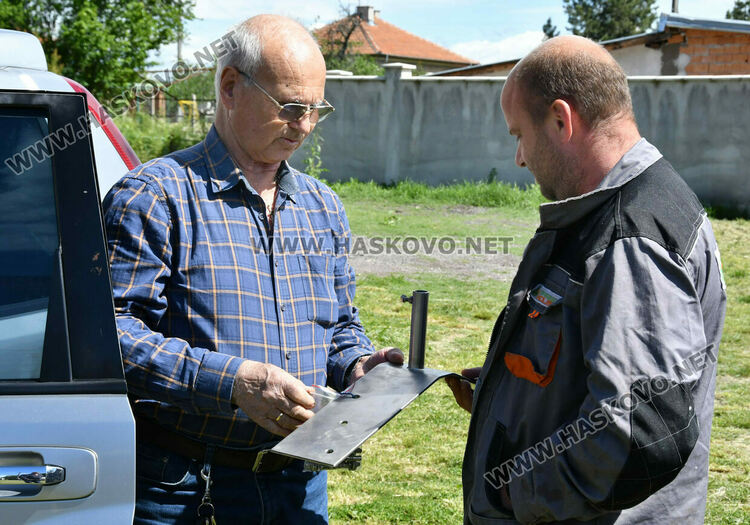 Поставиха позлатен кръст на църквата в село Манастир