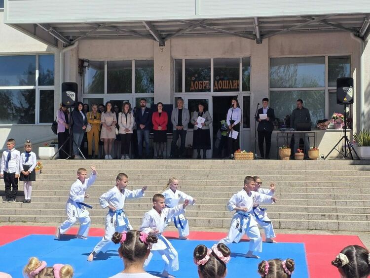 ОУ &bdquo;Христо Смирненски&ldquo; официално откри своя нов STEM център 