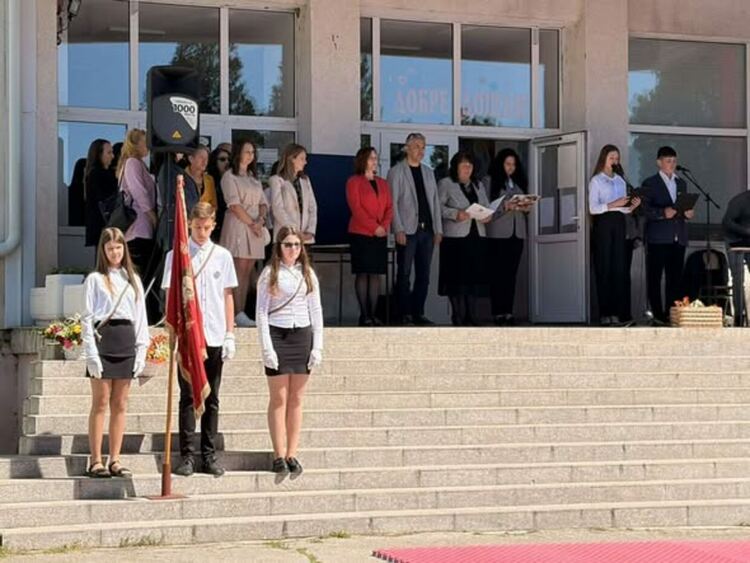 ОУ &bdquo;Христо Смирненски&ldquo; официално откри своя нов STEM център 