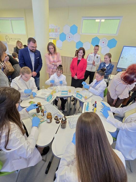 ОУ &bdquo;Христо Смирненски&ldquo; официално откри своя нов STEM център 
