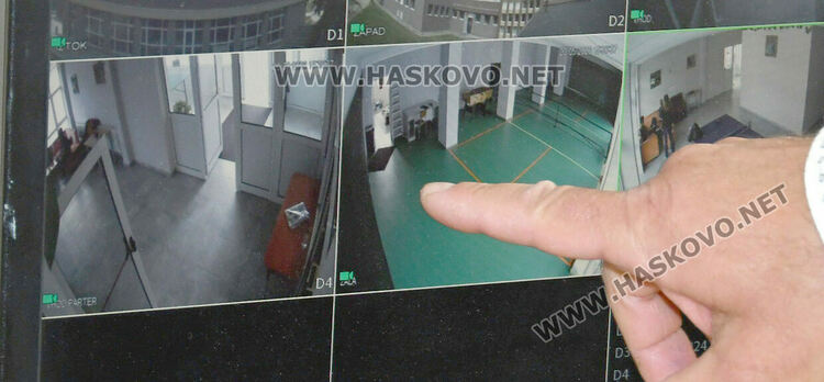 Преписвачите на матурата били оборудвани като полицаи под прикритие в криминалните екшъни