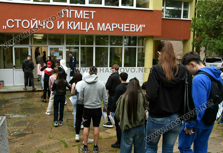 1578 зрелостници имат право да се явят на първата матура по БЕЛ