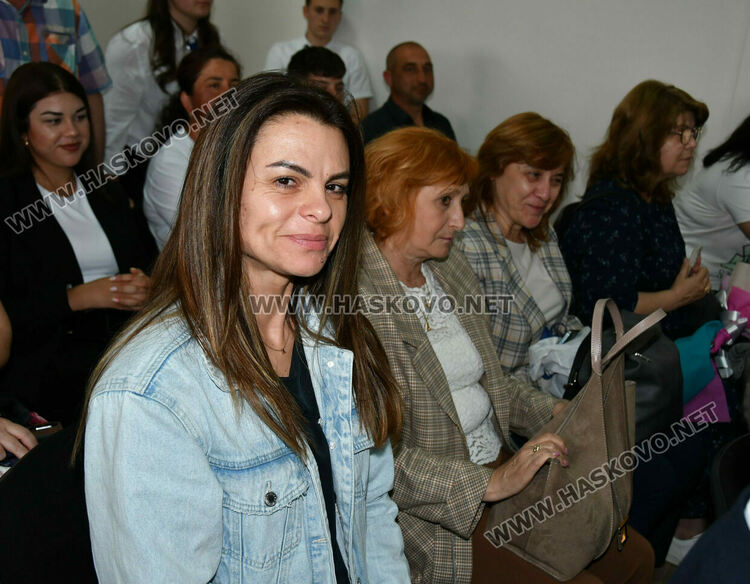 Наградиха изявени учители и ученици в навечерието на 24 май