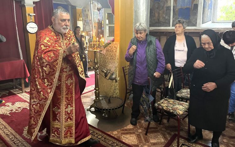 Литургия и курбан за здраве в църквата &bdquo;Св. Св. Константин и Елена&ldquo; в с. Крепост