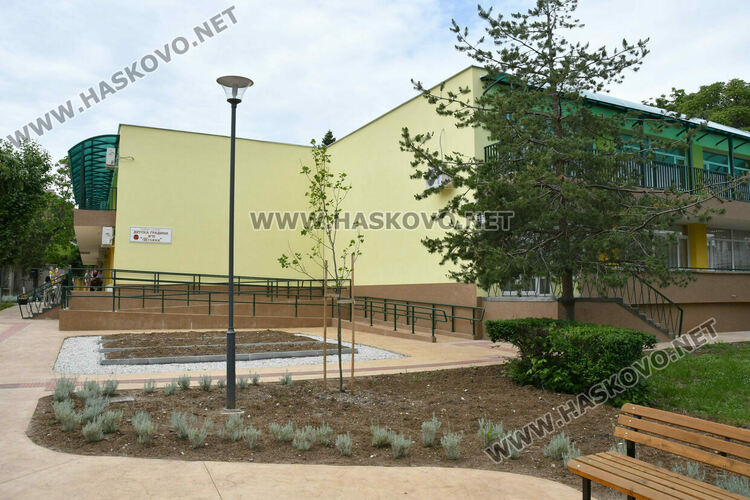 Откриха напълно обновената детска градина &bdquo;Иглика&ldquo; в Хасково 