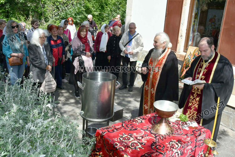 Хасково почете Спасовден с водосвет и шествие до параклиса в парк &bdquo;Ямача&ldquo;