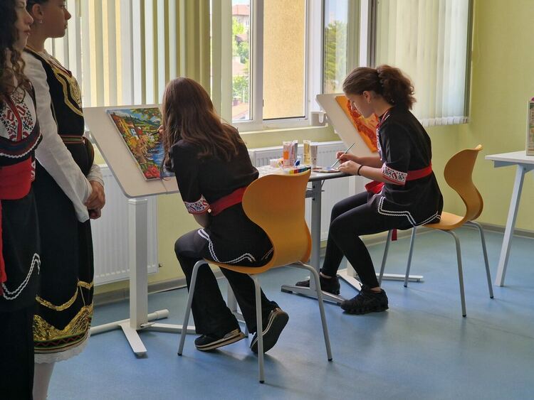 Нов СТЕМ център с четири кабинета по природни науки, математика, изкуства и LEGO Education