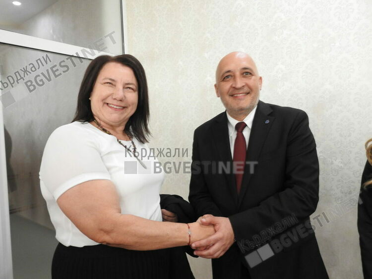 Кметът Ерол Мюмюн награди за 24 май преподаватели и културни дейци