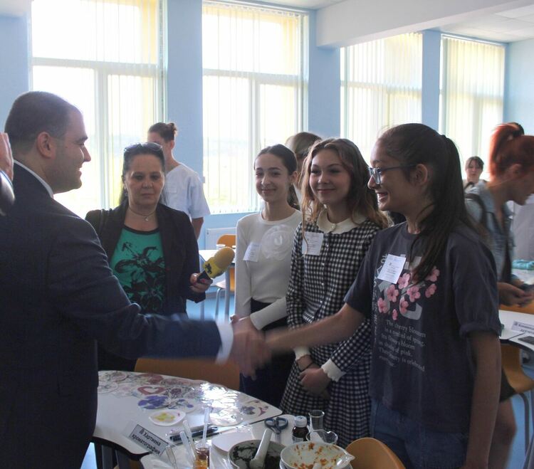 Нов СТЕМ център с четири кабинета по природни науки, математика, изкуства и LEGO Education