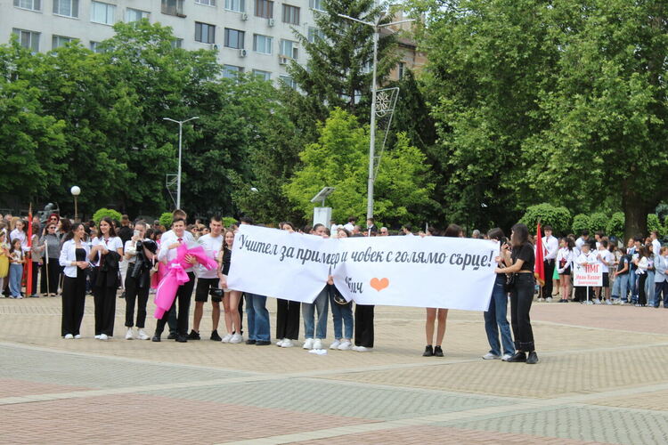 Димитровград отличи най-изявените си учители, културен деец и ученици на тържествена церемония на 24 май