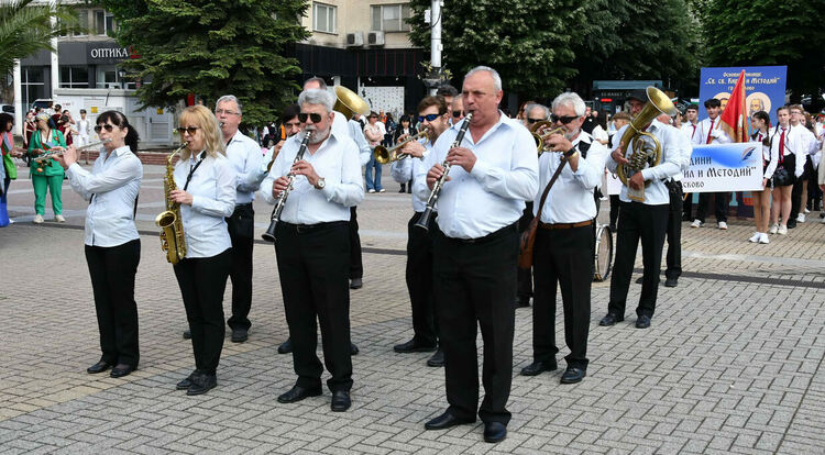 С пъстро шествие и награди Хасково отбеляза 24-ти май 