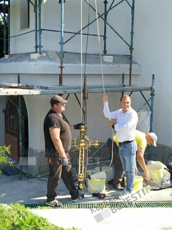 Църквата &bdquo;Св.Пророк Илия&ldquo; в село Опълченско блесна с позлатени купол и кръст