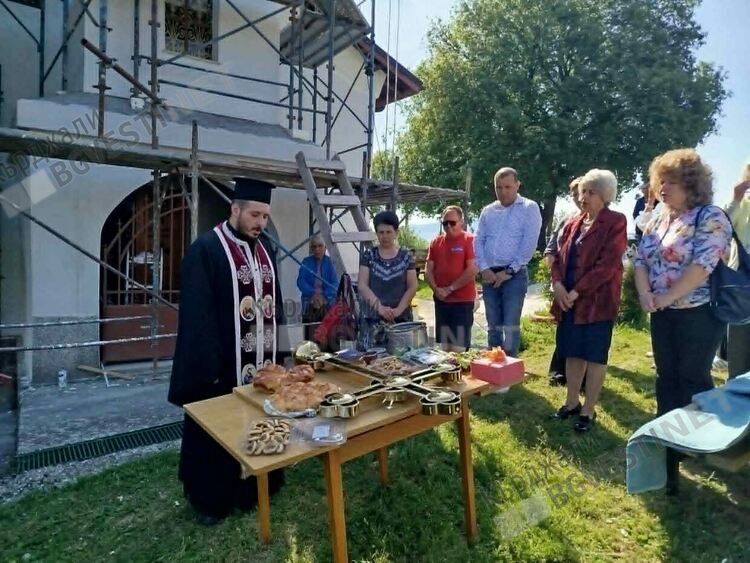 Църквата &bdquo;Св.Пророк Илия&ldquo; в село Опълченско блесна с позлатени купол и кръст