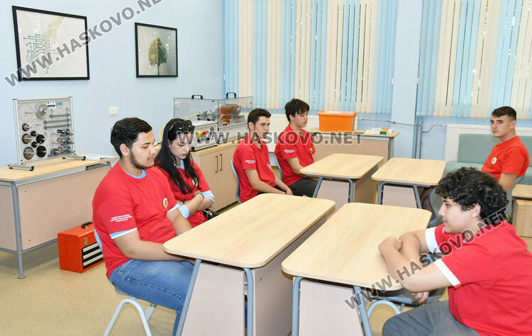 Високотехнологичен STEM център откриха в ПГТАТ &bdquo;Н.Й. Вапцаров&ldquo; в Хасково 