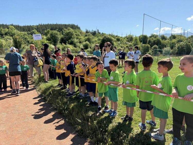За девета поредна година бе открит лекоатлетическият турнир &bdquo;Trelleborg и децата на Перник&ldquo;