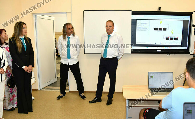 Високотехнологичен STEM център откриха в ПГТАТ &bdquo;Н.Й. Вапцаров&ldquo; в Хасково 