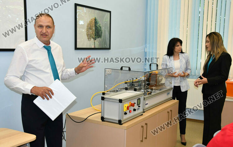 Високотехнологичен STEM център откриха в ПГТАТ &bdquo;Н.Й. Вапцаров&ldquo; в Хасково 