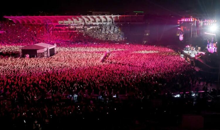 Класическият Iron Maiden изнесе мащабен спектакъл пред над 30 000 фенове на стадион &bdquo;Васил Левски&ldquo;