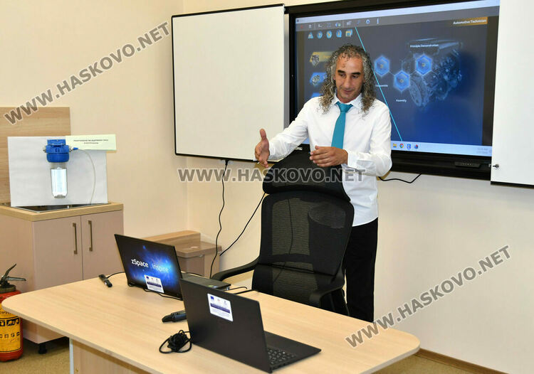 Високотехнологичен STEM център откриха в ПГТАТ &bdquo;Н.Й. Вапцаров&ldquo; в Хасково 