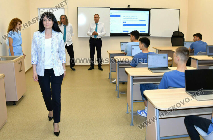 Високотехнологичен STEM център откриха в ПГТАТ &bdquo;Н.Й. Вапцаров&ldquo; в Хасково 