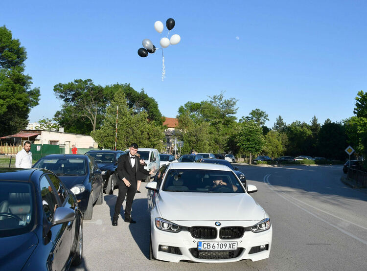 Абитуриентите от ПГТАТ закриха с блясък с стил седмицата на баловете в Хасково