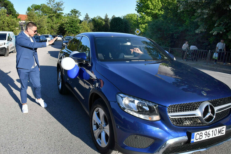 Абитуриентите от ПГТАТ закриха с блясък с стил седмицата на баловете в Хасково