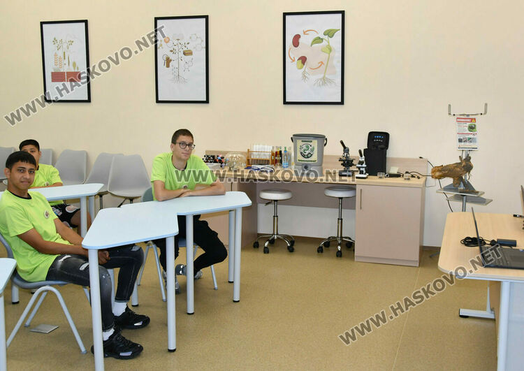 Високотехнологичен STEM център откриха в ПГТАТ &bdquo;Н.Й. Вапцаров&ldquo; в Хасково 