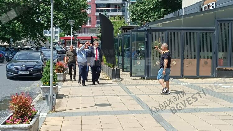 Делян Пеевски дойде в Кърджали,удари рамо на кмета Ерол Мюмюн