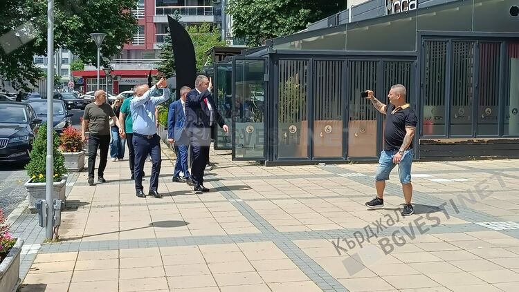 Делян Пеевски дойде в Кърджали,удари рамо на кмета Ерол Мюмюн