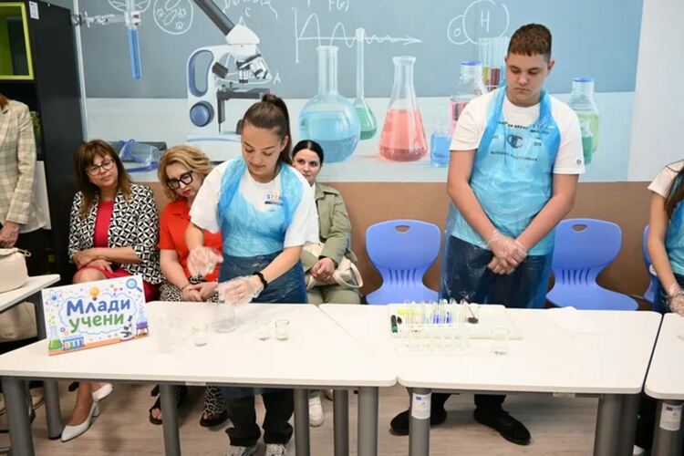 Официално откриха нов STEM център в СУ &bdquo;Желязко Терпешев&ldquo; в Любимец