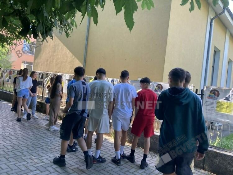 Паисиевци домакини на изложба за дезинформацията