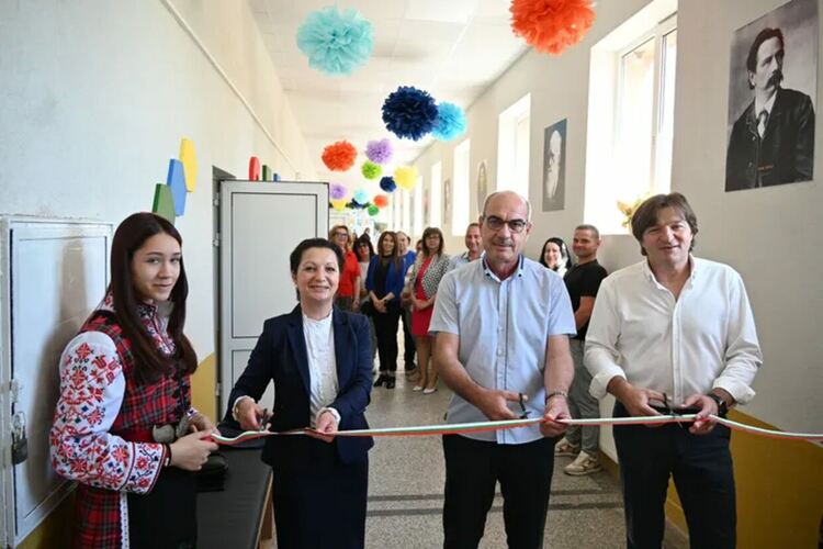 Официално откриха нов STEM център в СУ &bdquo;Желязко Терпешев&ldquo; в Любимец