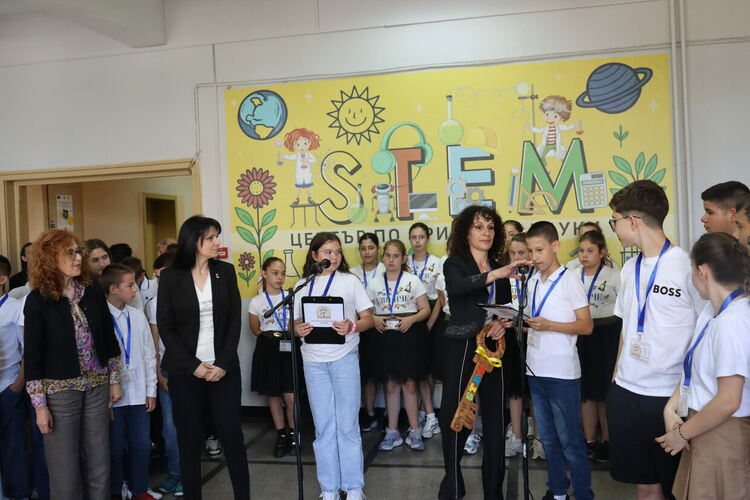 С &bdquo;Ключ към знанието&ldquo; отключиха новия STEM център в ОУ &bdquo;Христо Смирненски&ldquo;