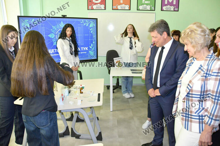 STEM център и нови дигитални класни стаи посрещат учениците в Езикова гимназия&nbsp;&ndash; Хасково