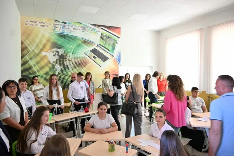 Официално откриха нов STEM център в СУ &bdquo;Желязко Терпешев&ldquo; в Любимец