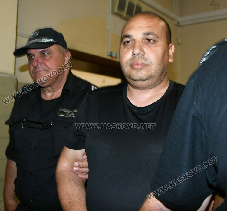 Окръжният съд в Хасково пусна под домашен арест мъж, издирван в Гърция за трафик на мигранти