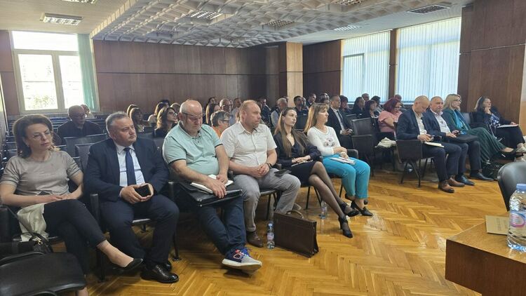 Над 80 експерти и представители на институции обсъдиха проблемите на домашното насилие на семинар в Смолян