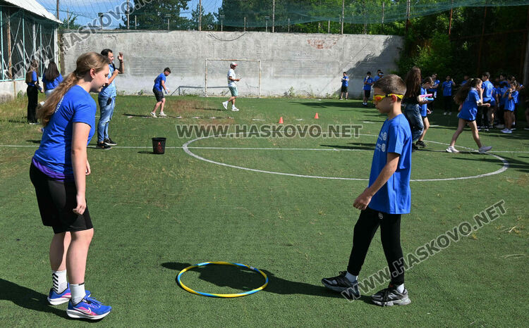 Забавни ученически игри насърчиха приятелството 