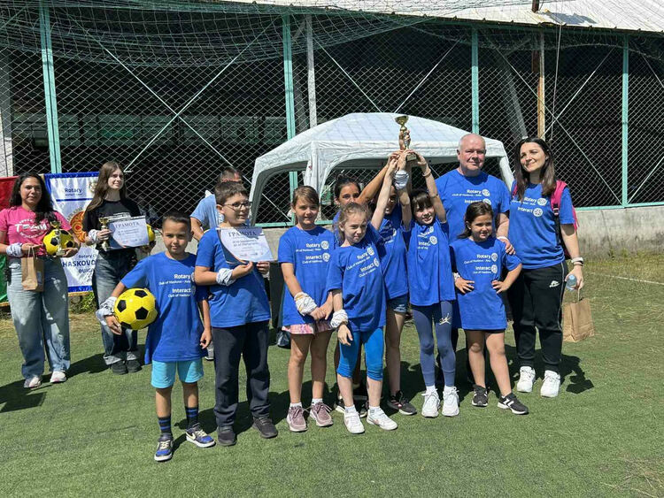 Забавни ученически игри насърчиха приятелството 