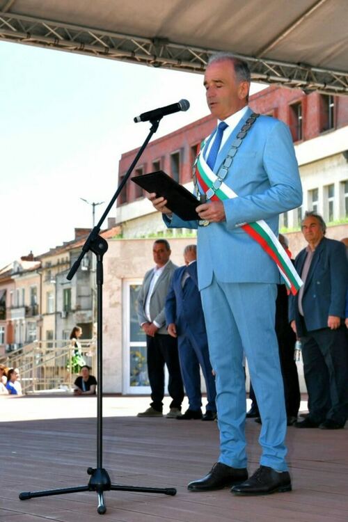 Асеновград отбеляза тържествено своя празник 