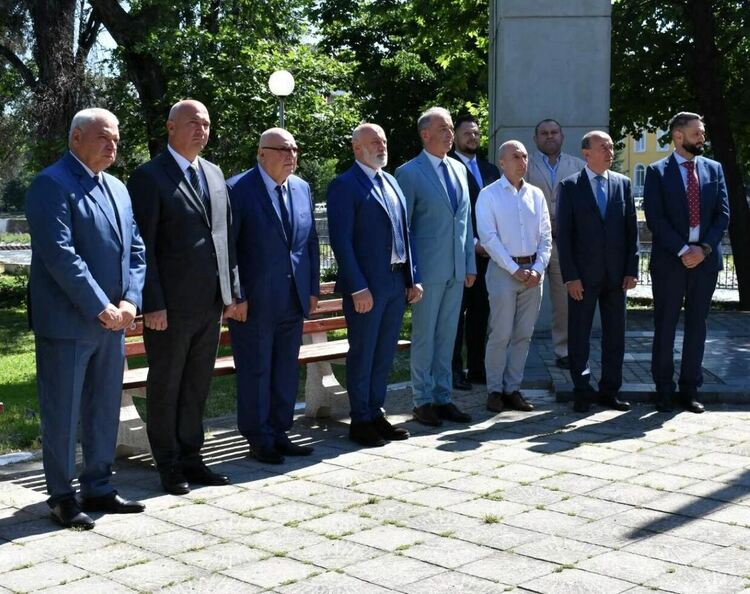 Асеновград отбеляза тържествено своя празник 